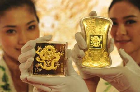 中国集邮总公司发行龙年邮票金砖 集藏界掀起"邮金热"