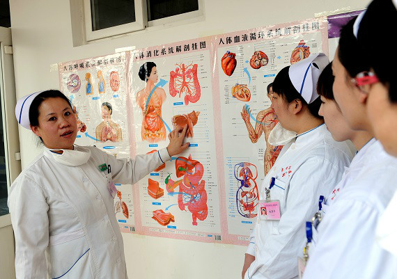 我想知道大同市二医院护士一个月工资是多少-