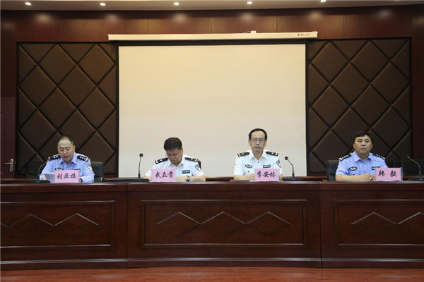 市政府副市长,市公安局局长李安林出席 市交警支队"肃