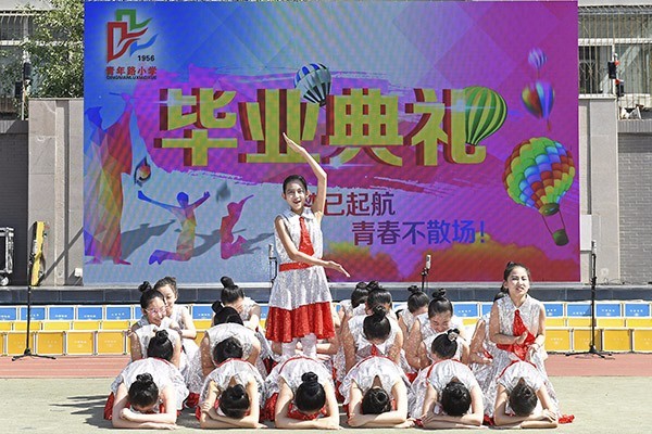 山西太原青年路小学举行毕业典礼