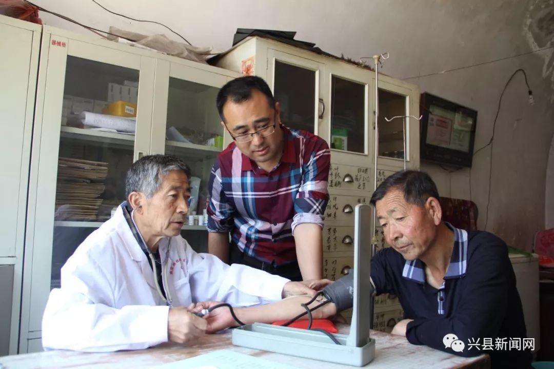 记兴县魏家滩石佛则村第一书记贾伟