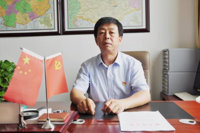践行十九大精神:访忻府区政法委书记胡建华