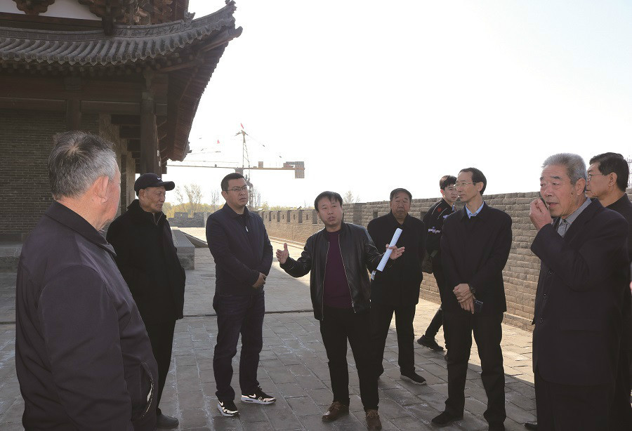 代县组织老干部实地观摩全县重点项目