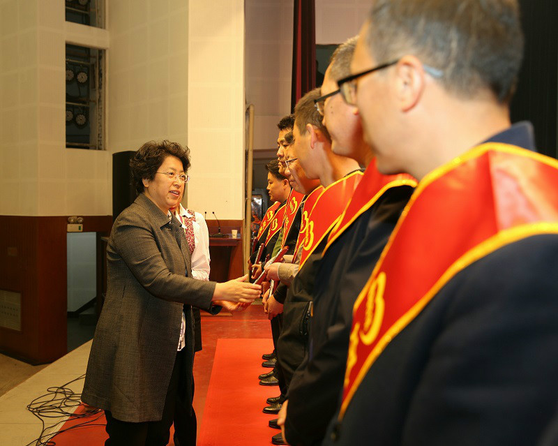 岚县:隆重表彰1160名脱贫攻坚"十百千"标兵 凝聚强大脱贫合力