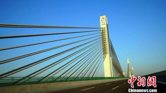 黄河大桥23日正式通车,这是晋豫两省已经开通的第五条省际高速通道