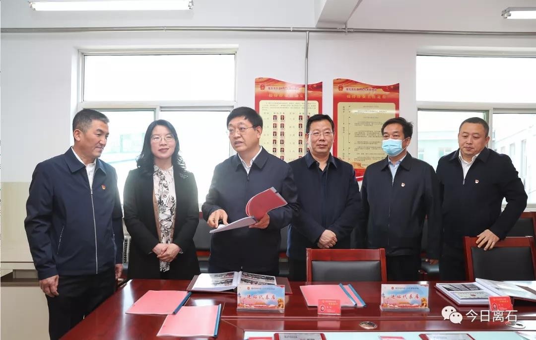 吕梁市人大常委会党组书记刘振国在离石区调研