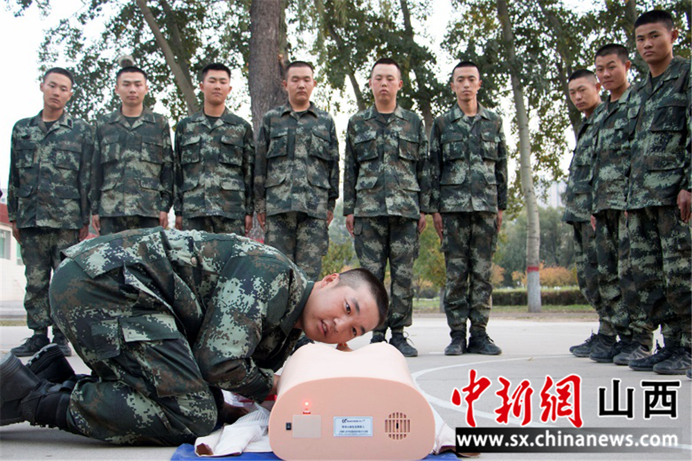 武警山西总队新兵党员:激发干劲,从"一品红"到"红一片