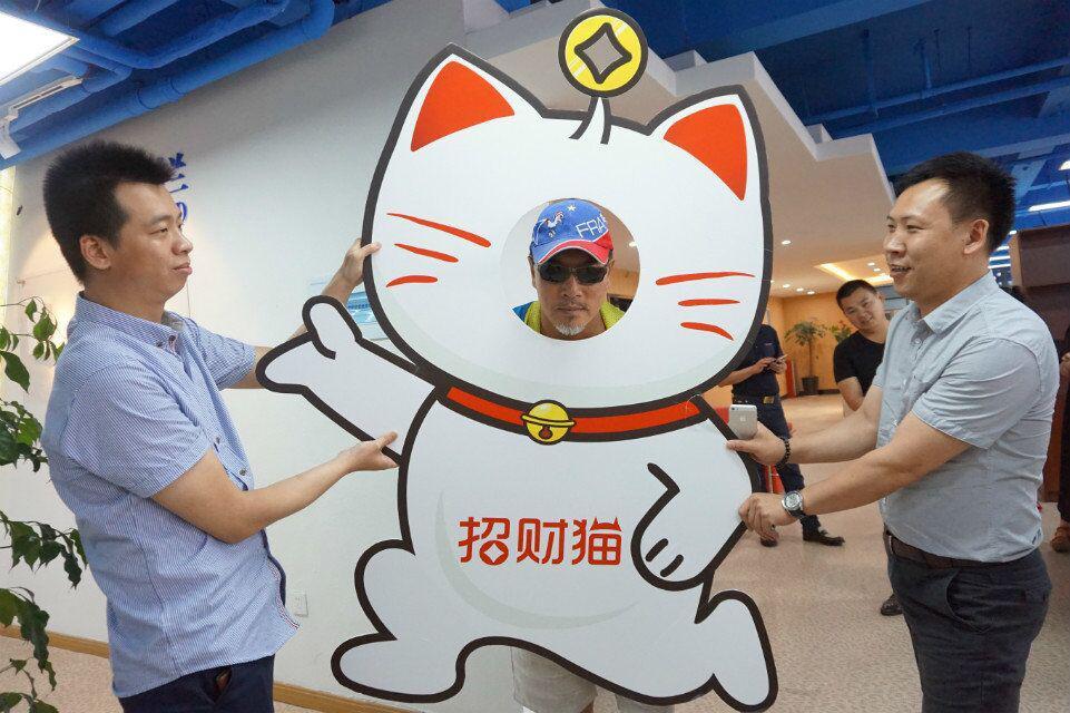 招财猫理财不知道怎么样呢,去那边放心不