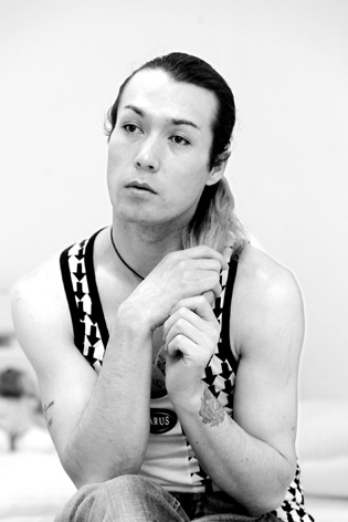 等待做变性手术的白露 记者 左林佳 摄