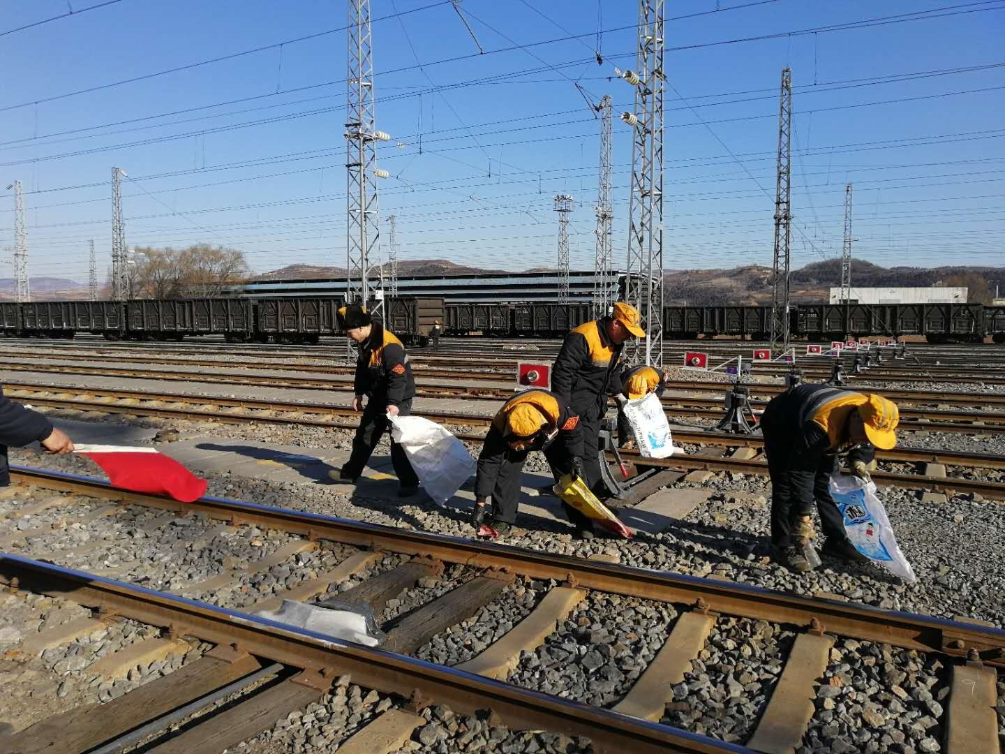 焦作车辆段党委深化主题教育 践行标准做表率