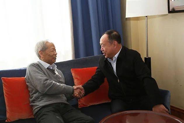 冯志君同王一德院士交流.