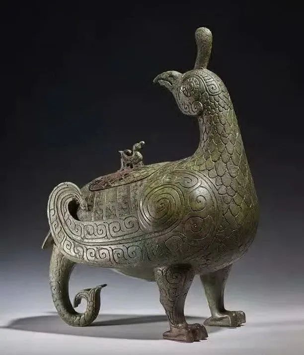 除车马坑外,晋侯墓地还出土有海量珍贵文物,数量多达12000余件.