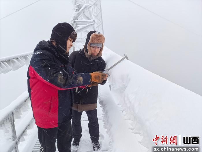 山西运城供电：风雪里的坚守 点亮元宵万家灯 山西新闻
